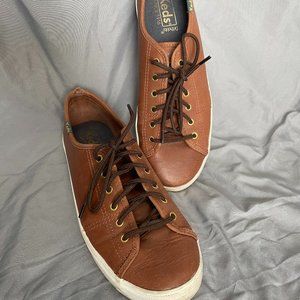 Ked's leather-like lace ups size 8